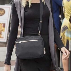 🎁 Like New! Travelon Black Anti theft RFID Crossbody Bag